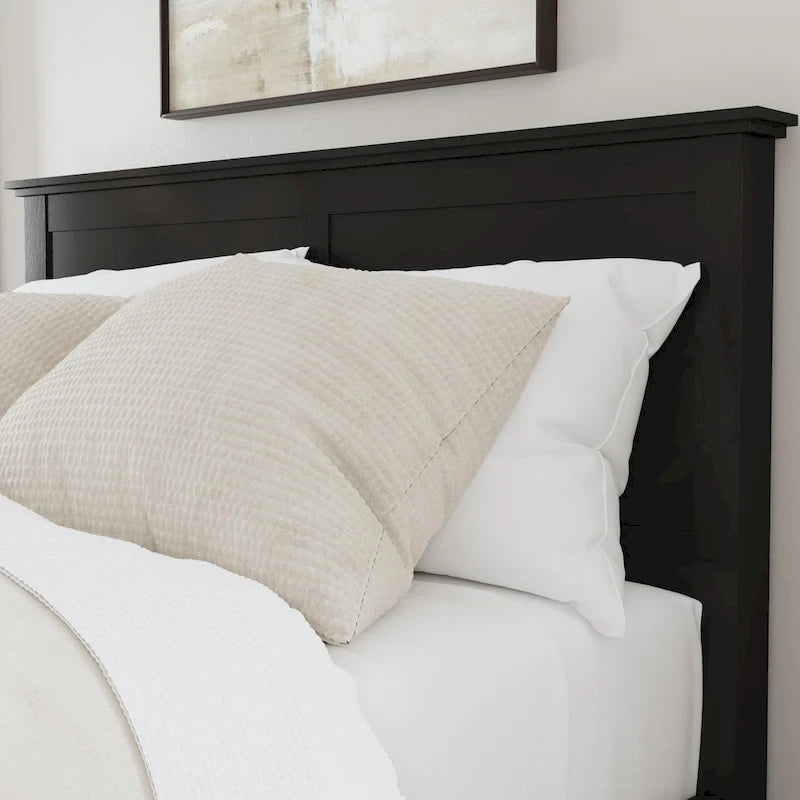 Oak Park Black Wood Queen Bed, Nightstand and Dresser by